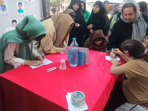 تصاویر/فعالیت طلاب مدرسه علمیه الزهرا اراک به مناسبت هفته عفاف و حجاب