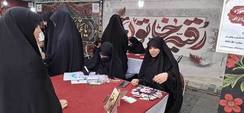 تصاویر/فعالیت طلاب مدرسه علمیه الزهرا اراک به مناسبت هفته عفاف و حجاب