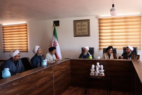 تصاویر/ جلسه قرارگاهی ائمه جمعه شمال آذربایجان‌غربی