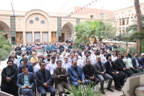 تصاویر/ میراث مرثیه همراه با زیارت عاشورا با حضور نماینده ولی فقیه  در خانه تاریخی آل یاسین کاشان