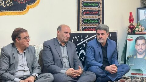 تصاویر دیدار برخی مدیران لرستان با خانواده شهدای اقتدار وطن