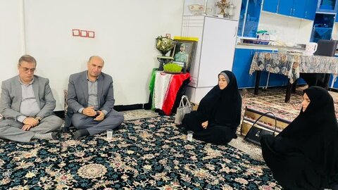 تصاویر دیدار برخی مدیران لرستان با خانواده شهدای اقتدار وطن