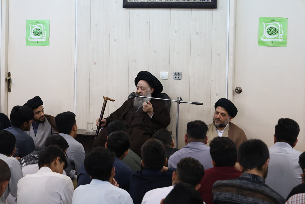 آیت اللہ موسوی جزائری کی جانب سے رہبر انقلاب کے مخالفین پر حکم محارَبہ کی حمایت