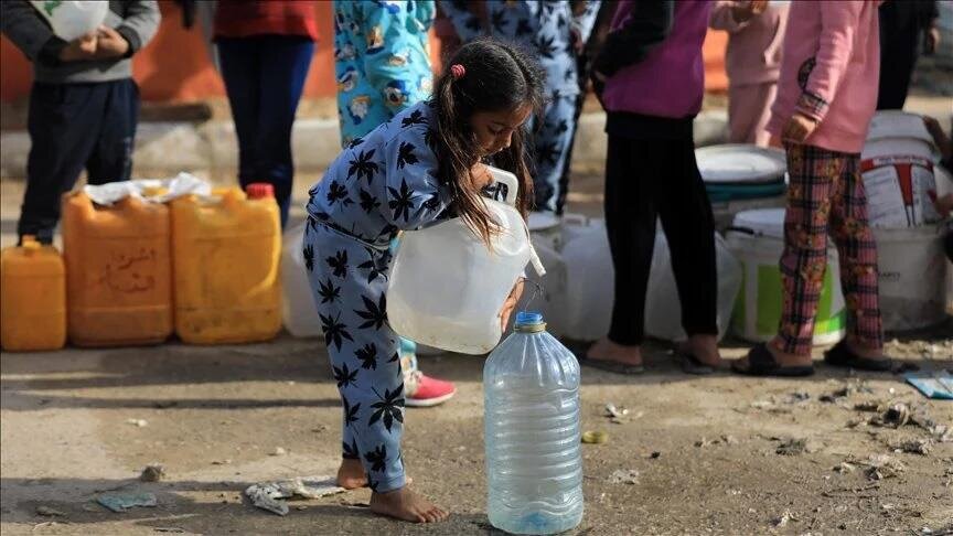 ग़ज़्ज़ा में पानी के लिए कतार में खड़े लोगों पर इजरायली हमले; 700 से ज़्यादा फिलिस्तीनी शहीद