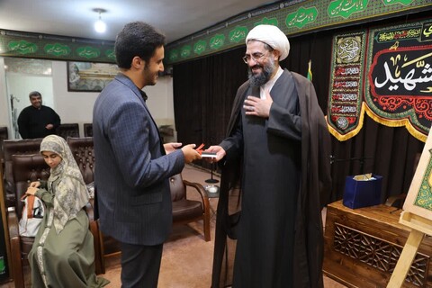 تصاویر / دیدار جمعی از شعرا و نویسندگان عرصه کودک و نوجوان با امام جمعه همدان