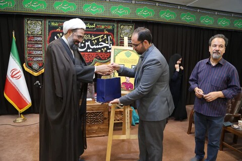 تصاویر / دیدار جمعی از شعرا و نویسندگان عرصه کودک و نوجوان با امام جمعه همدان