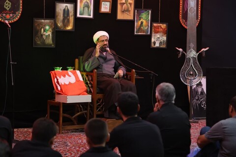 تصاویر / مراسم سوگواری دهه دوم محرم در هئیت هنرمندان همدان