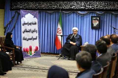 تصاویر | دیدار مدیران سازمان های تامین اجتماعی، مدیریت درمان و اداره بهزیستی استان با نماینده ولی فقیه در آذربایجان شرقی