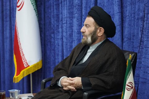 تصاویر دیدار مسئول اتحادیه انجمن‌های اسلامی دانش آموزان لرستان با نماینده ولی فقیه در استان