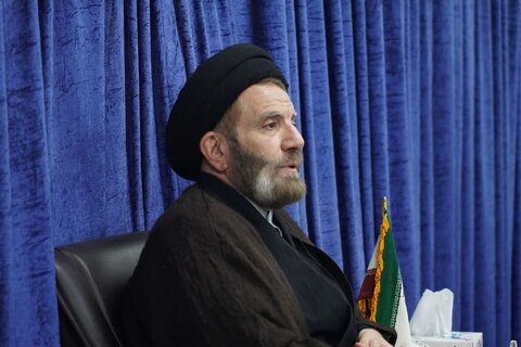 تصاویر دیدار مسئول اتحادیه انجمن‌های اسلامی دانش آموزان لرستان با نماینده ولی فقیه در استان