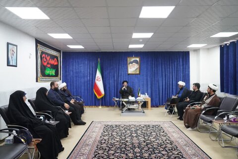 تصاویر دیدار مسئول اتحادیه انجمن‌های اسلامی دانش آموزان لرستان با نماینده ولی فقیه در استان