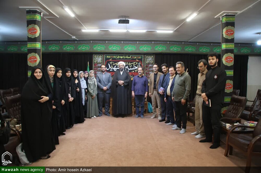 تصاویر / دیدار جمعی از شعرا و نویسندگان عرصه کودک و نوجوان با امام جمعه همدان