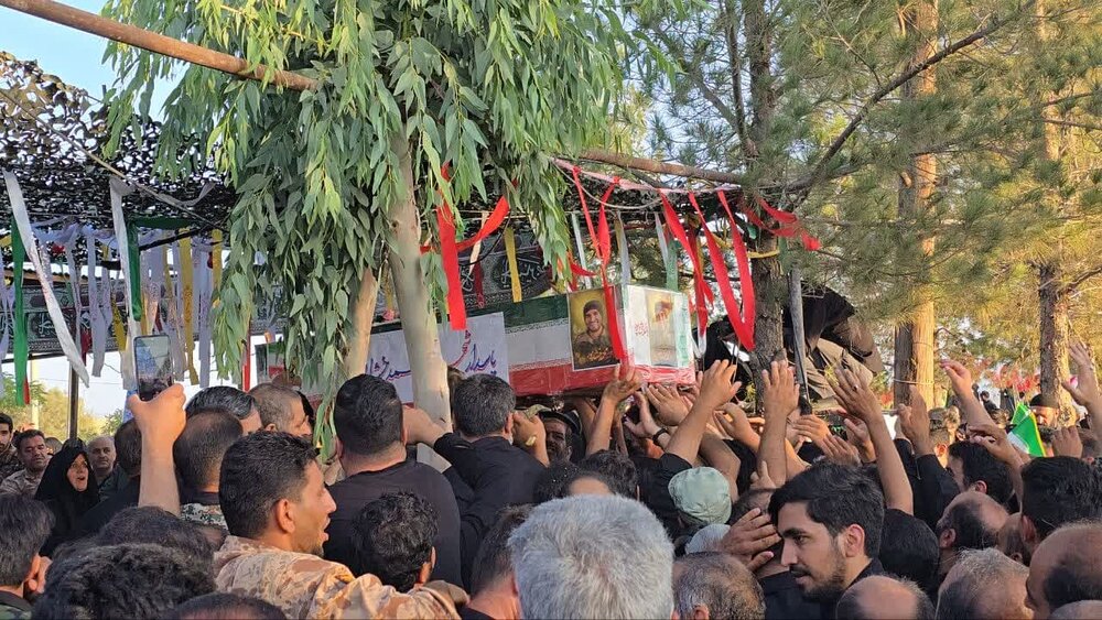 پیکر شهید طریق القدس «پاسدار محمدخشاپور» در کویرات آران و بیدگل  تشییع شد+ عکس