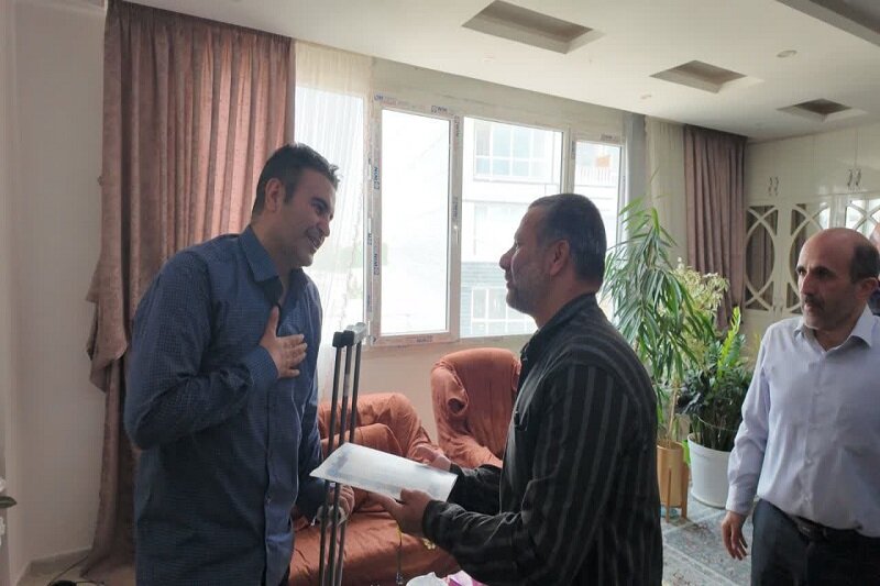 فرمانده لشکر ۲۹ نبیاکرم(ص) از مجروحان حمله رژیم صهیونیستی عیادت کرد+تصاویر