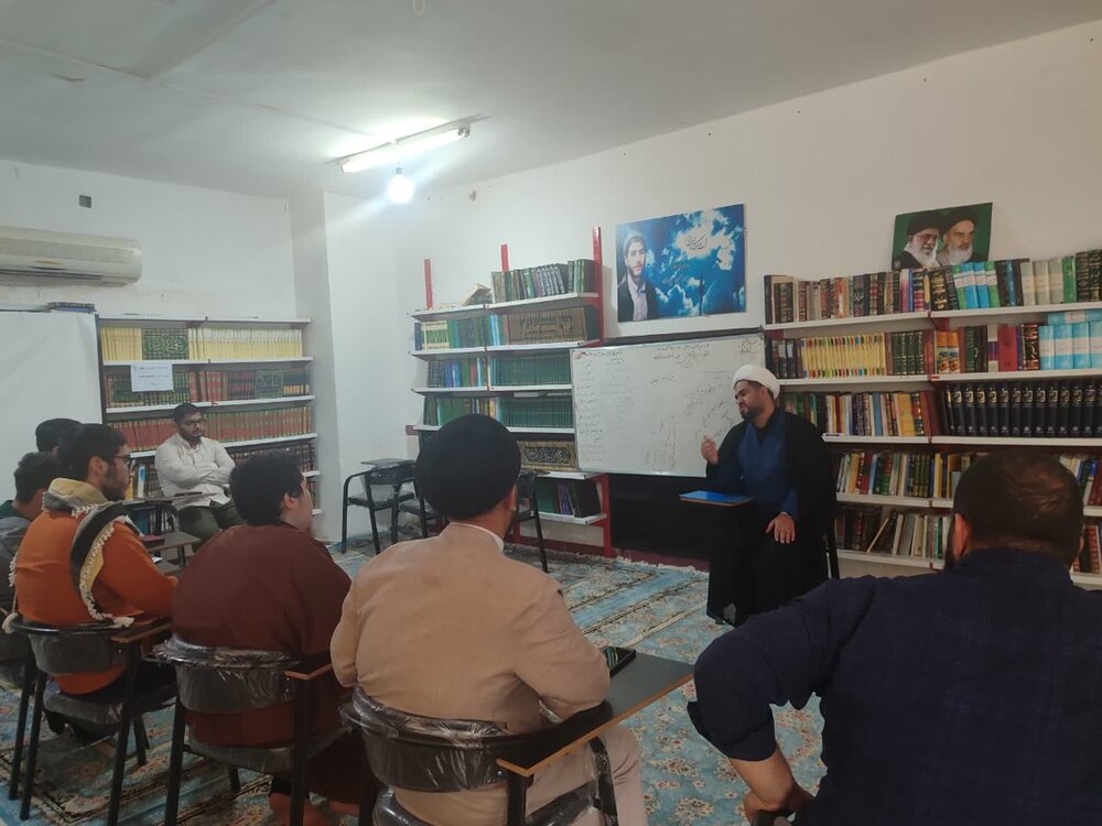 تصاویر/کارگاه مهارت های  پژوهشی در مدرسه علمیه حجت بن الحسن شهرستان دره‌شهر