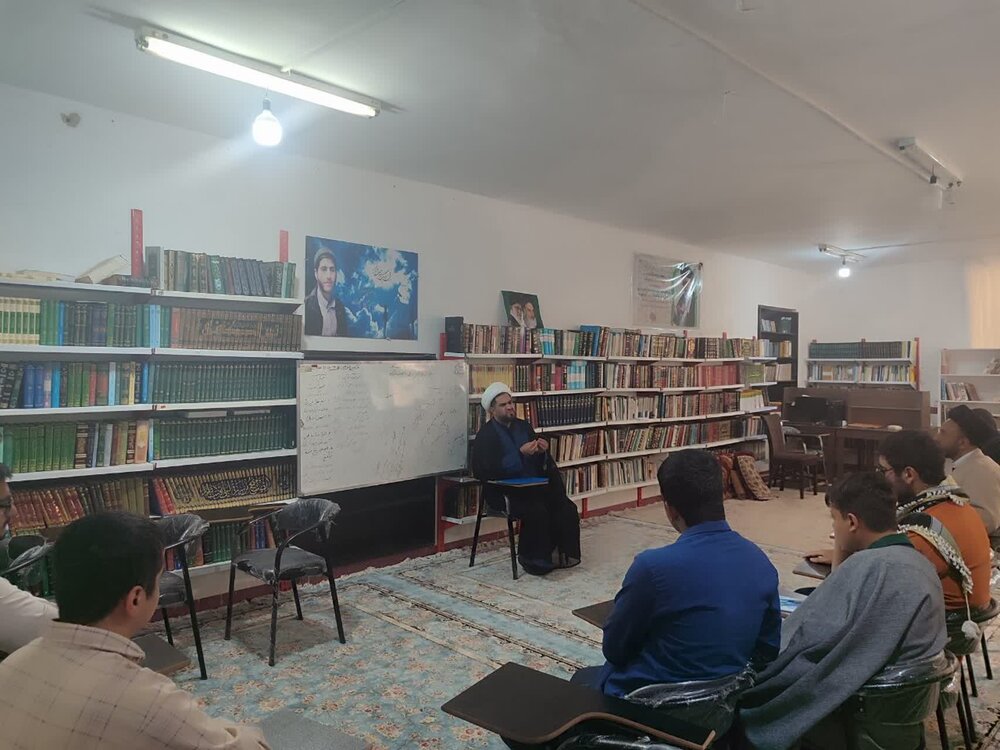 تصاویر/کارگاه مهارت های  پژوهشی در مدرسه علمیه حجت بن الحسن شهرستان دره‌شهر