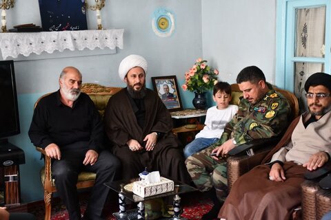 تصاویر/ دیدار امام جمعه شهرستان خوی با خانواده معظم شهید محسن آین