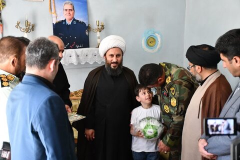تصاویر/ دیدار امام جمعه شهرستان خوی با خانواده معظم شهید محسن آین