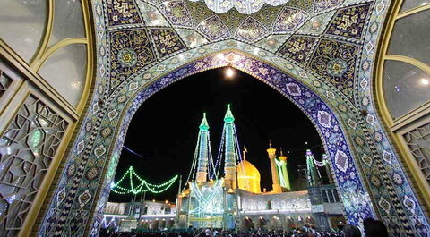 حرم مطہر حضرت معصومہ (س) سیاہ پوش، ۲ ہزار ۳۰۰ میٹر سے زائد سیاہ پرچم نصب