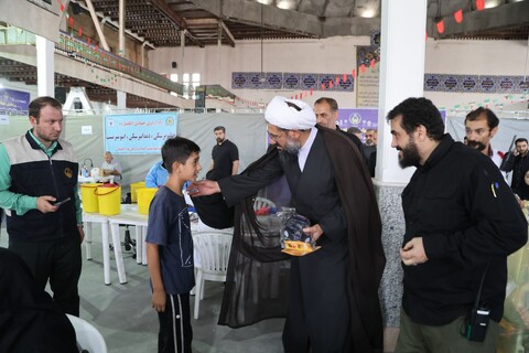 بازدید امام جمعه همدان از اجرای رزمایش جهادی دندانپزشکی و چشم پزشکی در همدان