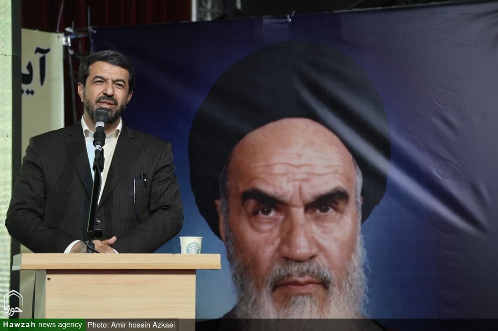 بانوان پیشگامان جبهه اقتصاد مقاومتی‌ هستند