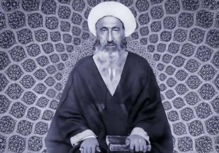 آیت‌الله نائینی علاوه بر مرجعیت و فعالیت‌های علمی در مسائل سیاسی هم نقش مؤثری داشت