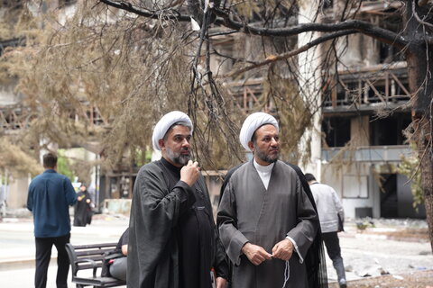 حوزه/ بازدید برخی از روحانیون و طلاب از ساختمان شیشه‌ای صدا سیمای جمهوری اسلامی ایران
