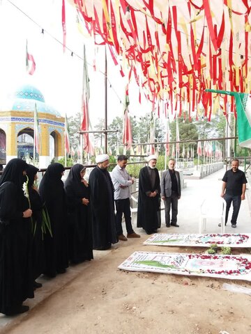 تصاویر/ادای احترام اعضای دفتر نظارت شورای نگهبان کاشان با شهدا