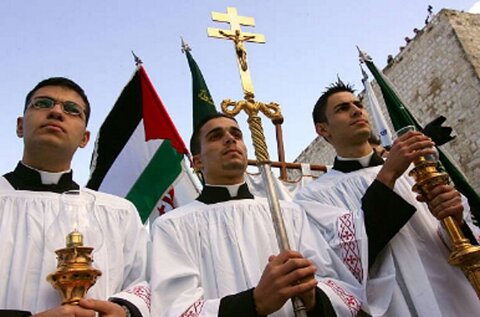 Attaque israélienne sur la paroisse catholique de Gaza, deux morts, le père Romanelli blessé