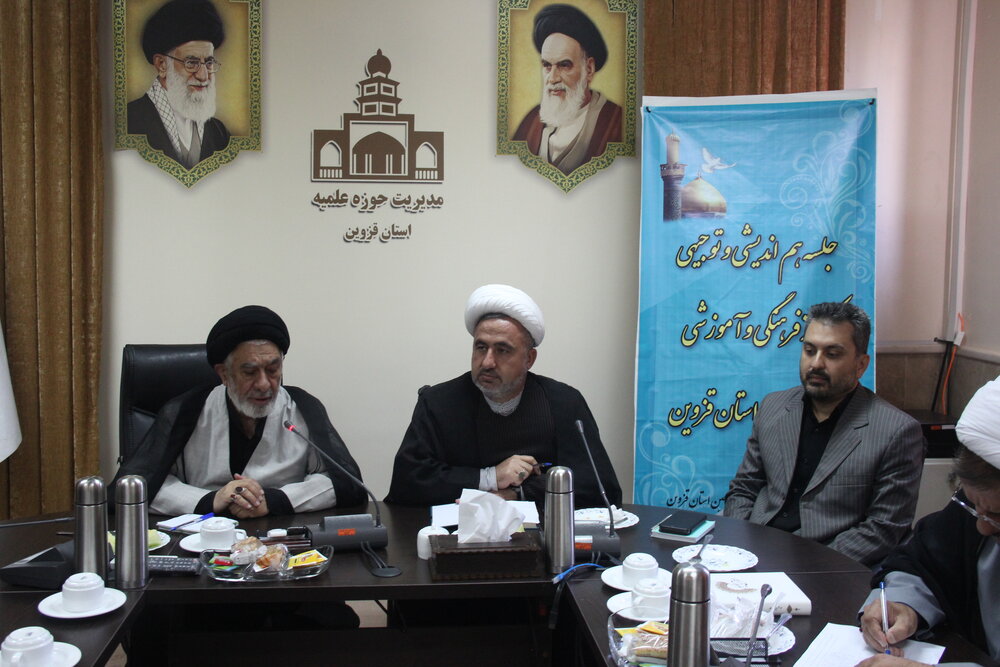 اهمیت نماز اول وقت برای زائران اربعین تبیین شود