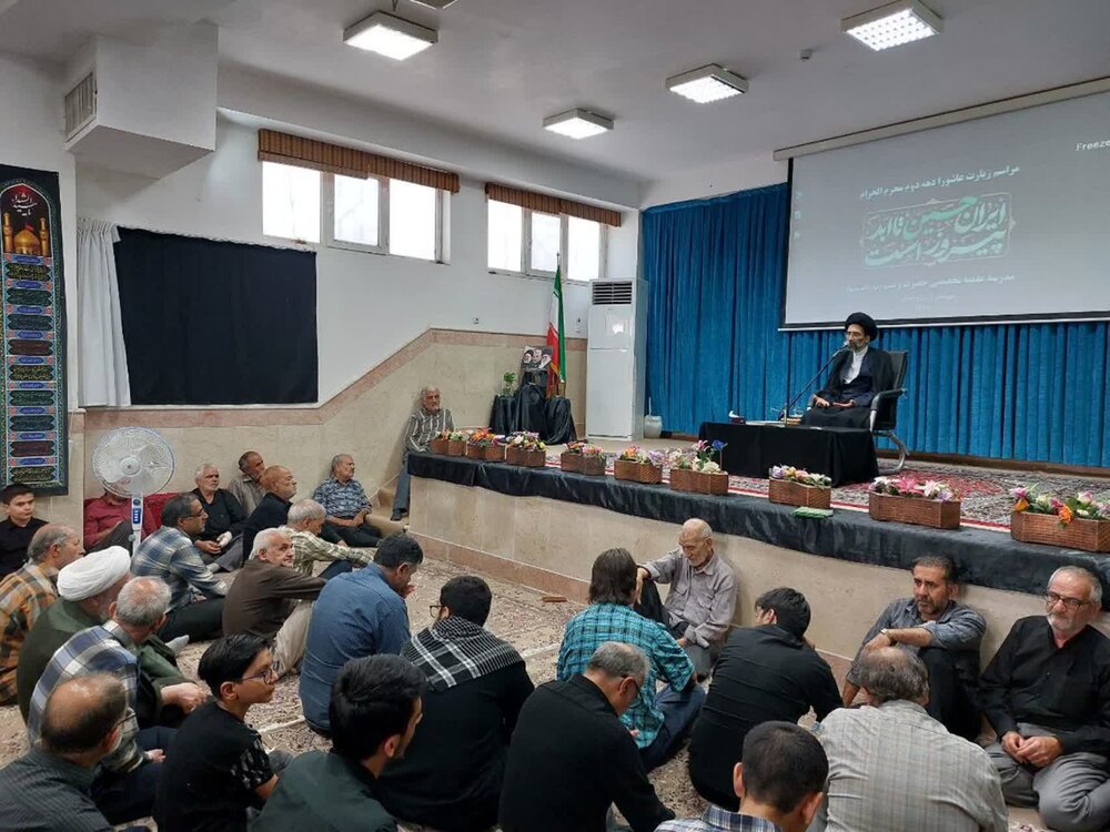 قرآن انسان‌ را از ظلمت به نور هدایت می‌کند