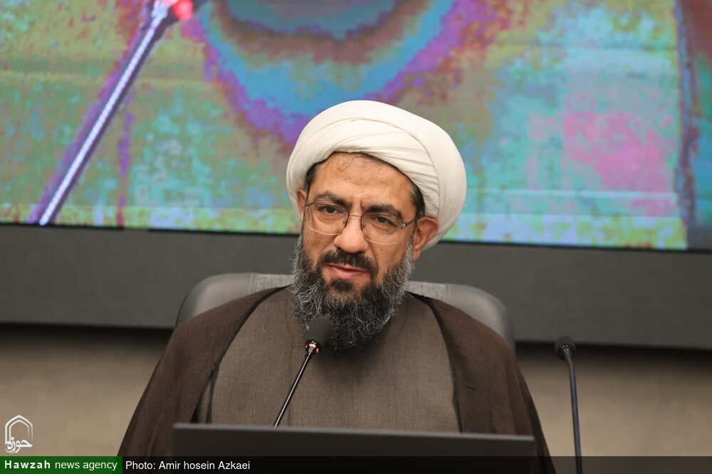 جامعه باید به سوی فعالیت و کسب درآمد سوق پیدا کند