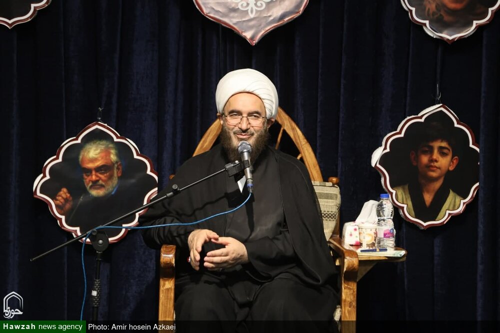 हज़रत ज़ैनब का स्कूल; सम्मान और दृढ़ता का सर्वोच्च आदर्श है : हज अली अकबरी हज़रत ज़ैनब का स्कूल; सम्मान और दृढ़ता का सर्वोच्च आदर्श है : हज अली अकबरी