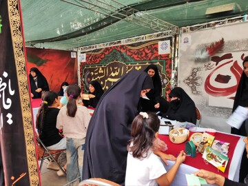 تصاویر/برپایی نمایشگاه عفاف و حجاب توسط طلاب مدرسه علمیه الزهرا اراک