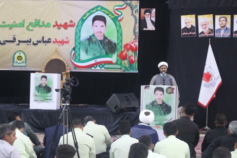 تصاویر/ مراسم گرامیداشت هفتمین روز شهادت شهید مدافع وطن "عباس بیرقی فرد" در گلزار شهدای بندرعباس