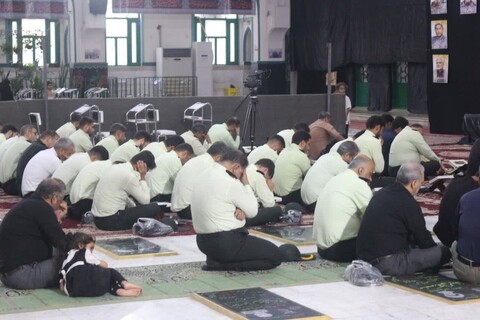 تصاویر/ مراسم گرامیداشت هفتمین روز شهادت شهید مدافع وطن "عباس بیرقی فرد" در گلزار شهدای بندرعباس