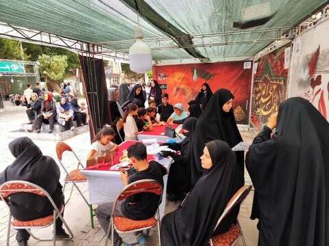 تصاویر/برپایی نمایشگاه عفاف و حجاب توسط طلاب مدرسه علمیه الزهرا اراک