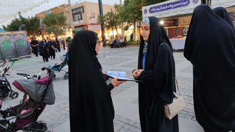 تصاویر/برپایی نمایشگاه عفاف و حجاب توسط طلاب مدرسه علمیه الزهرا اراک
