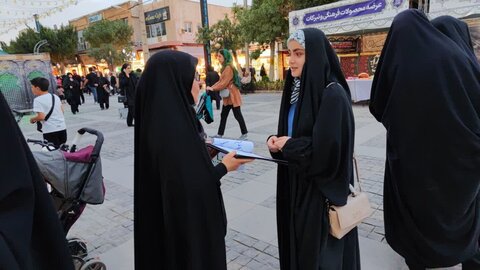 تصاویر/برپایی نمایشگاه عفاف و حجاب توسط طلاب مدرسه علمیه الزهرا اراک