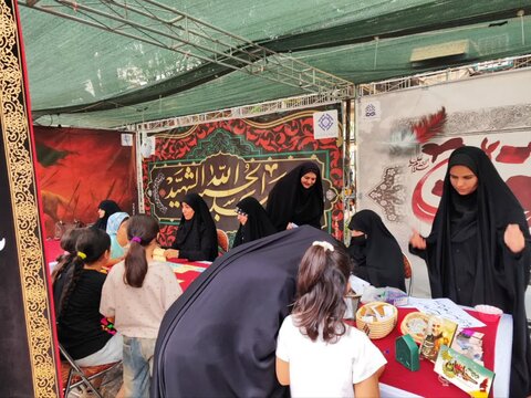 تصاویر/برپایی نمایشگاه عفاف و حجاب توسط طلاب مدرسه علمیه الزهرا اراک