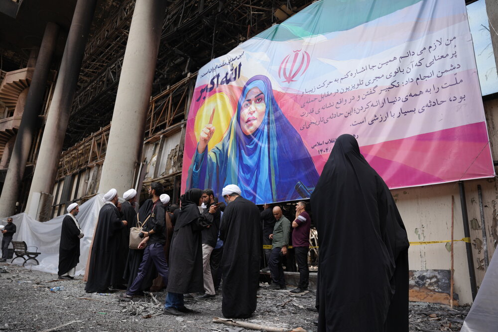 فیلم | بازدید برخی از طلاب و روحانیون مبلغ و فعالین رسانه ها از ساختمان شیشه‌ای صدا و سیما