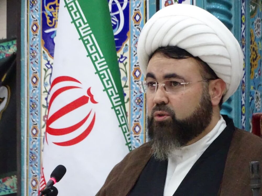 جمهوری اسلامی ایران به تنهایی در برابر جبهه استکبار ایستاده است