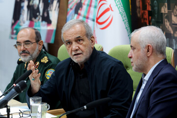 اصلی‌ترین راهکار خنثی کردن توطئه‌های دشمن، خدمت بی‌منت به مردم است