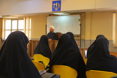 نشست تبیینی و تحلیلی جنگ تحمیلی  دوازده روزه از منظر قرآن کریم