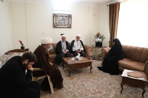 تصاویر/ دیدار نماینده ولی فقیه در استان سمنان با پدر شهیدان نظری