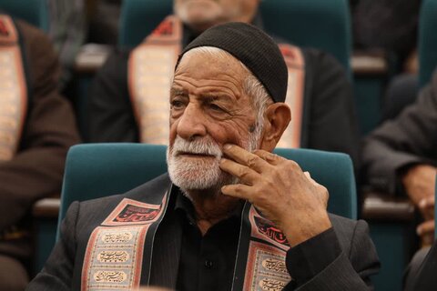 تصاویر/گردهمایی ارادتمندان اهل بیت (ع) همراه با تقدیر از ۷۰ پیرغلام و خادم حسینی در کاشان