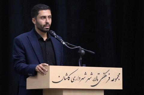 تصاویر/گردهمایی ارادتمندان اهل بیت (ع) همراه با تقدیر از ۷۰ پیرغلام و خادم حسینی در کاشان