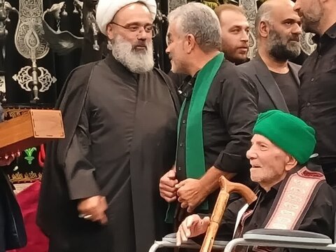 تصاویر/گردهمایی ارادتمندان اهل بیت (ع) همراه با تقدیر از ۷۰ پیرغلام و خادم حسینی در کاشان