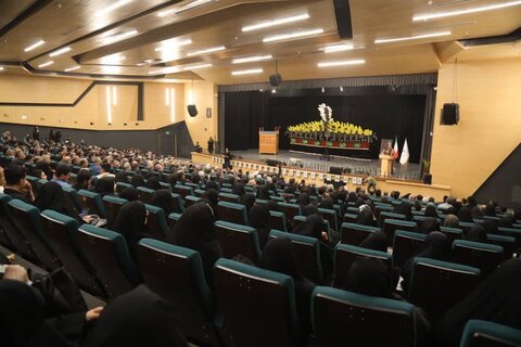 تصاویر/گردهمایی ارادتمندان اهل بیت (ع) همراه با تقدیر از ۷۰ پیرغلام و خادم حسینی در کاشان