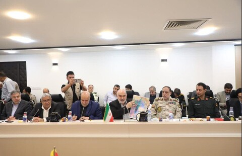 تصاویر/دیدار و نشست استاندار خوزستان با معاون وزیر امور داخلی عراق در مرز چذابه